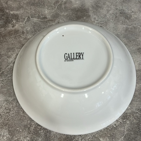Large soup or serving bowl white with gold - Picture 2 of 5